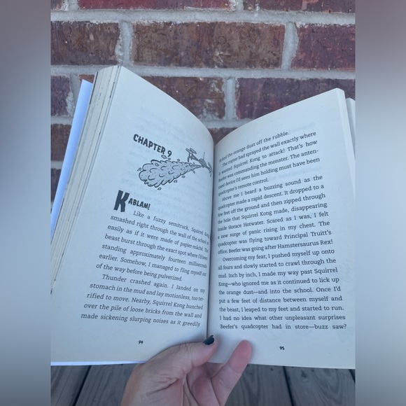 Hamstersaurus Rex Vs Squirrel Kong Scholastic Chapter Book - Picture 6 of 8